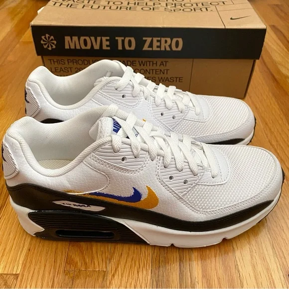 Nike Air Max 90 Women’s Sneakers - Picture 4 of 7